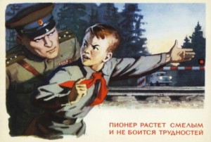 Šitas KPŠ – tai ne šiaip sau kokia sovietinė nesąmonė. Atkreipkite dėmesį į furažkę pas uniformuotą degradą – tai ne koks nors lakūnas, o NKVD/KGB darbuotojas. Vat čia jums ir yra išgrynintos Antono Makarenkos idėjos vaizdžiai: auginti degradus-robotukus, kurie neturi asmenybių, o yra tiktai sistemos sraigteliai.